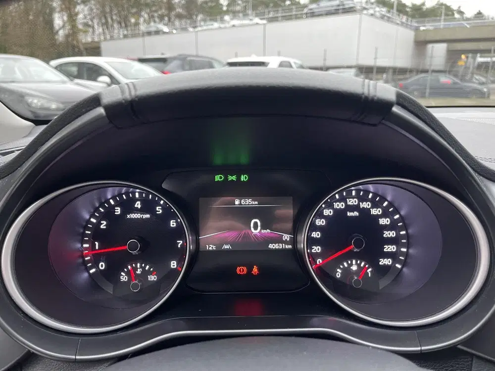 Kia Ceed 1.5 T-GDi DynamicLine Navigatie uit 2023, foto 17