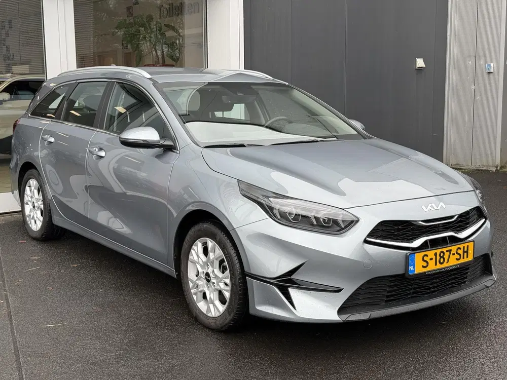 Kia Ceed 1.5 T-GDi DynamicLine Navigatie uit 2023, foto 2