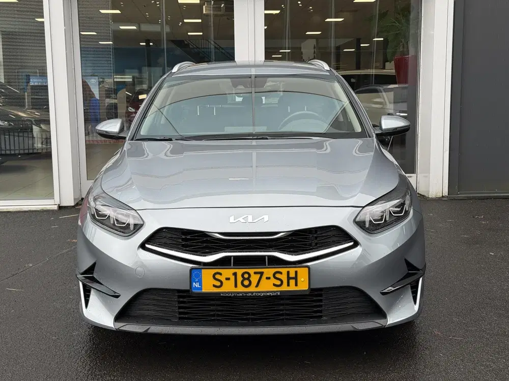 Kia Ceed 1.5 T-GDi DynamicLine Navigatie uit 2023, foto 3