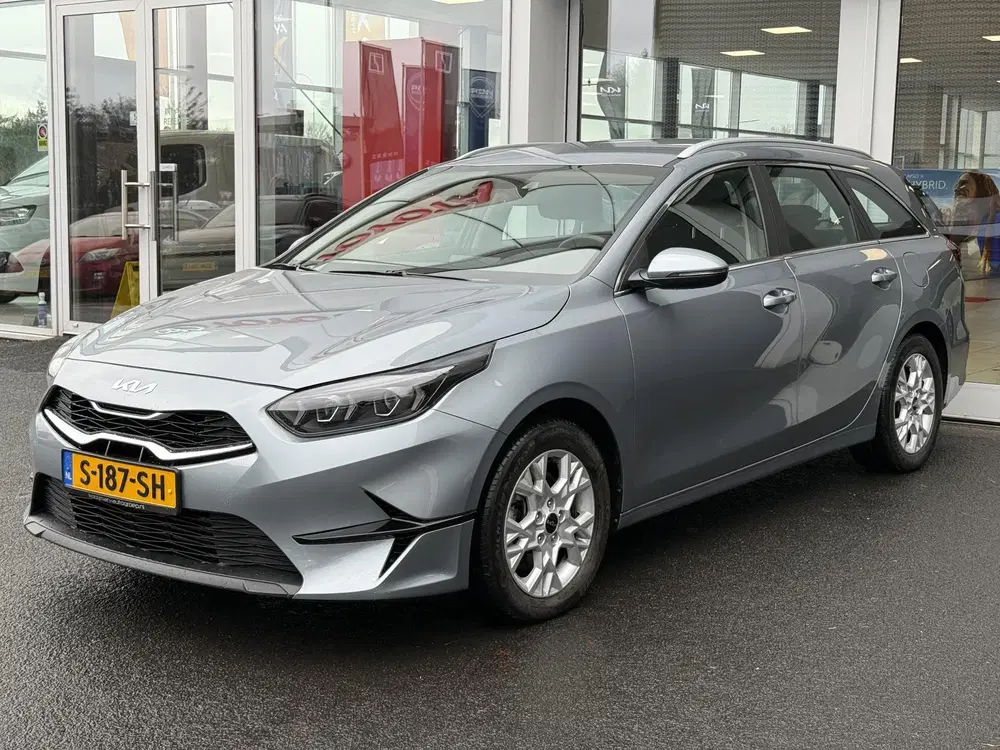Kia Ceed 1.5 T-GDi DynamicLine Navigatie uit 2023, foto 4