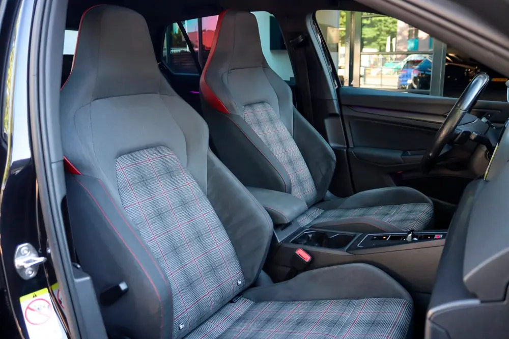 Volkswagen Golf 2.0 TSI GTI PANO IQ LIGHT SFEER CARPLAY uit 2020, foto 14