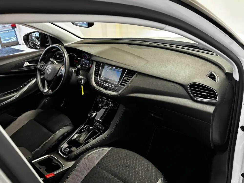 Opel Grandland X 1.2 Turbo Business Elegance uit 2021, foto 18