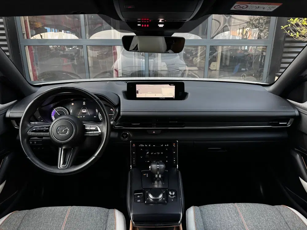 Mazda MX-30 E-SkyActiv 145 Luxury 36 kWh uit 2020, foto 2