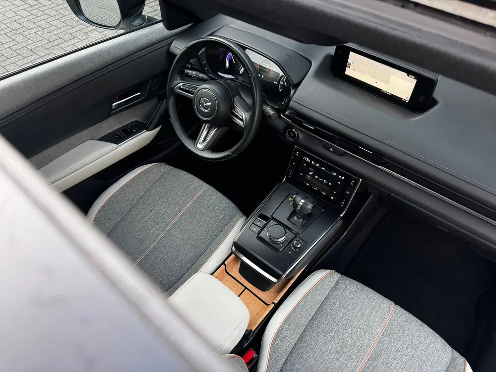 Mazda MX-30 E-SkyActiv 145 Luxury 36 kWh uit 2020, foto 3