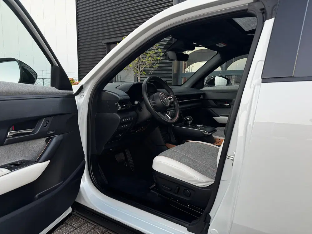 Mazda MX-30 E-SkyActiv 145 Luxury 36 kWh uit 2020, foto 4