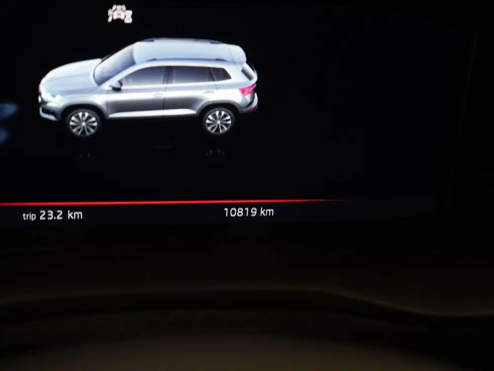 Skoda Karoq 1.5 TSI Sportline Business uit 2025, foto 4