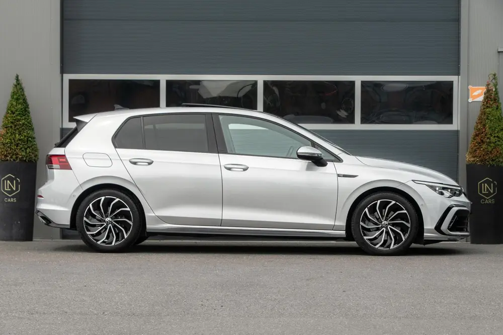 Volkswagen Golf 1.5 eTSI R-Line | Pano | DAB | HUD | Camera uit 2021, foto 10