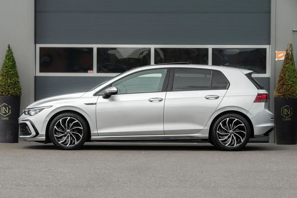 Volkswagen Golf 1.5 eTSI R-Line | Pano | DAB | HUD | Camera uit 2021, foto 11