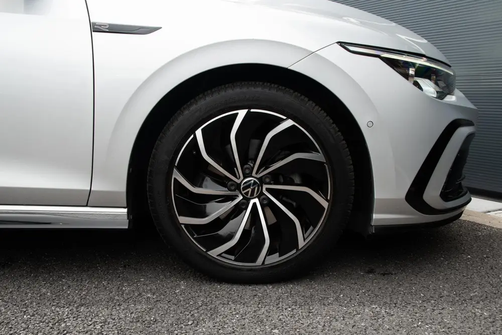Volkswagen Golf 1.5 eTSI R-Line | Pano | DAB | HUD | Camera uit 2021, foto 19