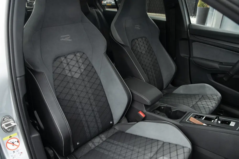 Volkswagen Golf 1.5 eTSI R-Line | Pano | DAB | HUD | Camera uit 2021, foto 20