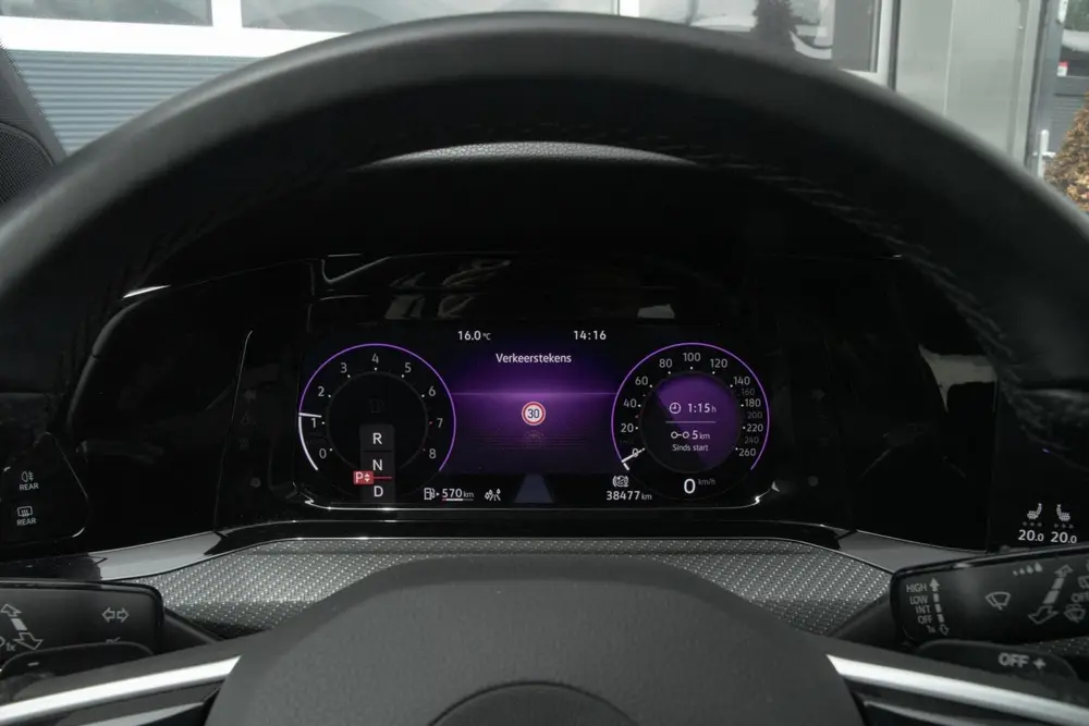 Volkswagen Golf 1.5 eTSI R-Line | Pano | DAB | HUD | Camera uit 2021, foto 4