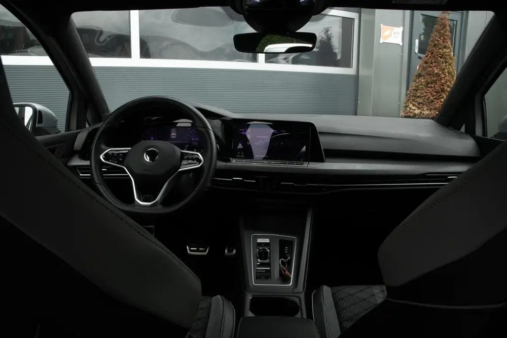 Volkswagen Golf 1.5 eTSI R-Line | Pano | DAB | HUD | Camera uit 2021, foto 5