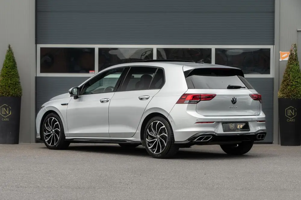 Volkswagen Golf 1.5 eTSI R-Line | Pano | DAB | HUD | Camera uit 2021, foto 7