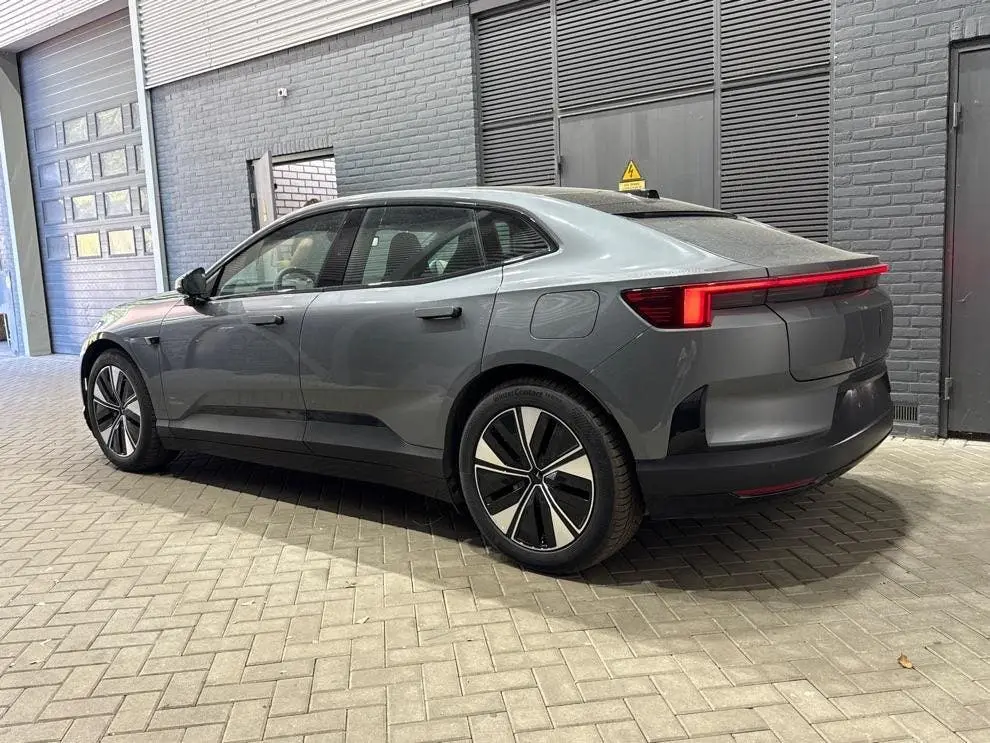 Polestar 4 Long Range Single Motor Plus 100 kWh uit 2025, foto 3