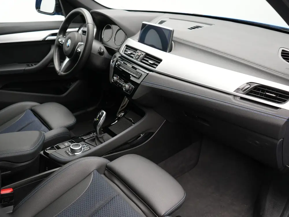 BMW X1 sDrive20i M Sport 192pk Misano Blauw Metal uit 2020, foto 4