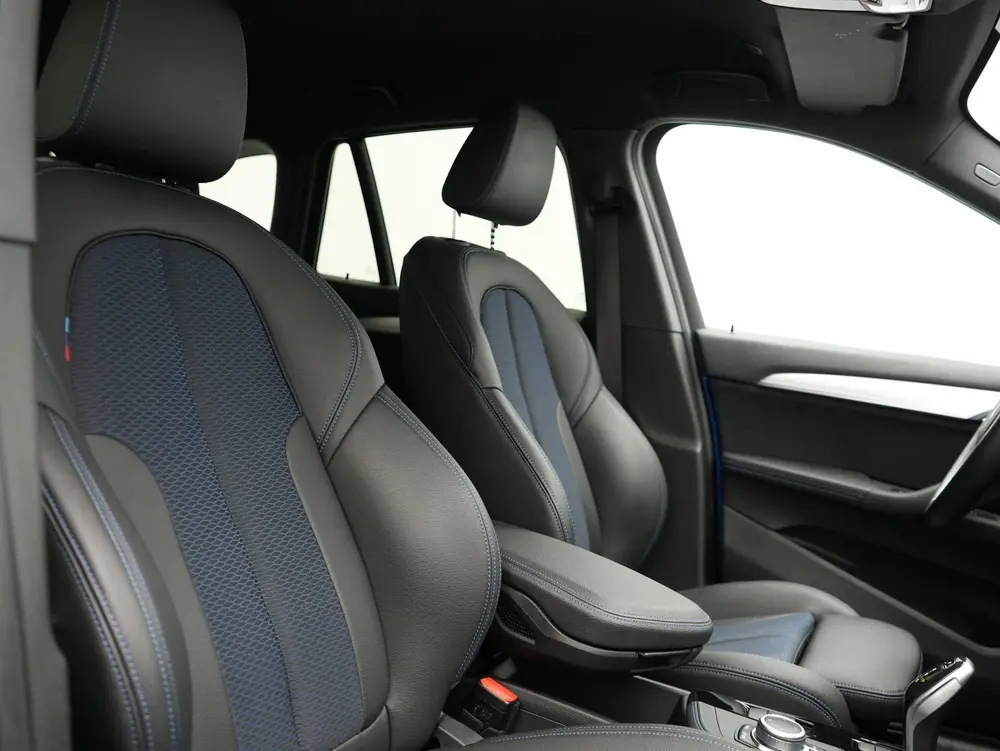 BMW X1 sDrive20i M Sport 192pk Misano Blauw Metal uit 2020, foto 5