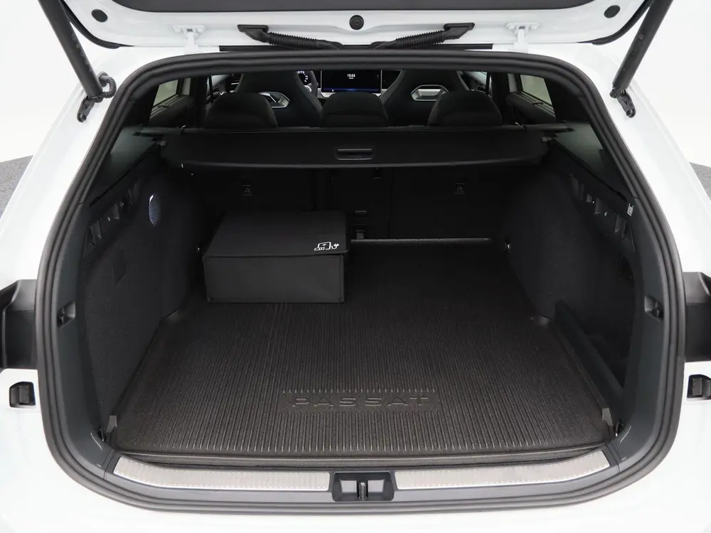 Volkswagen Passat Variant 1.5 eHybrid 272 Pk R-Line | Black uit 2026, foto 19