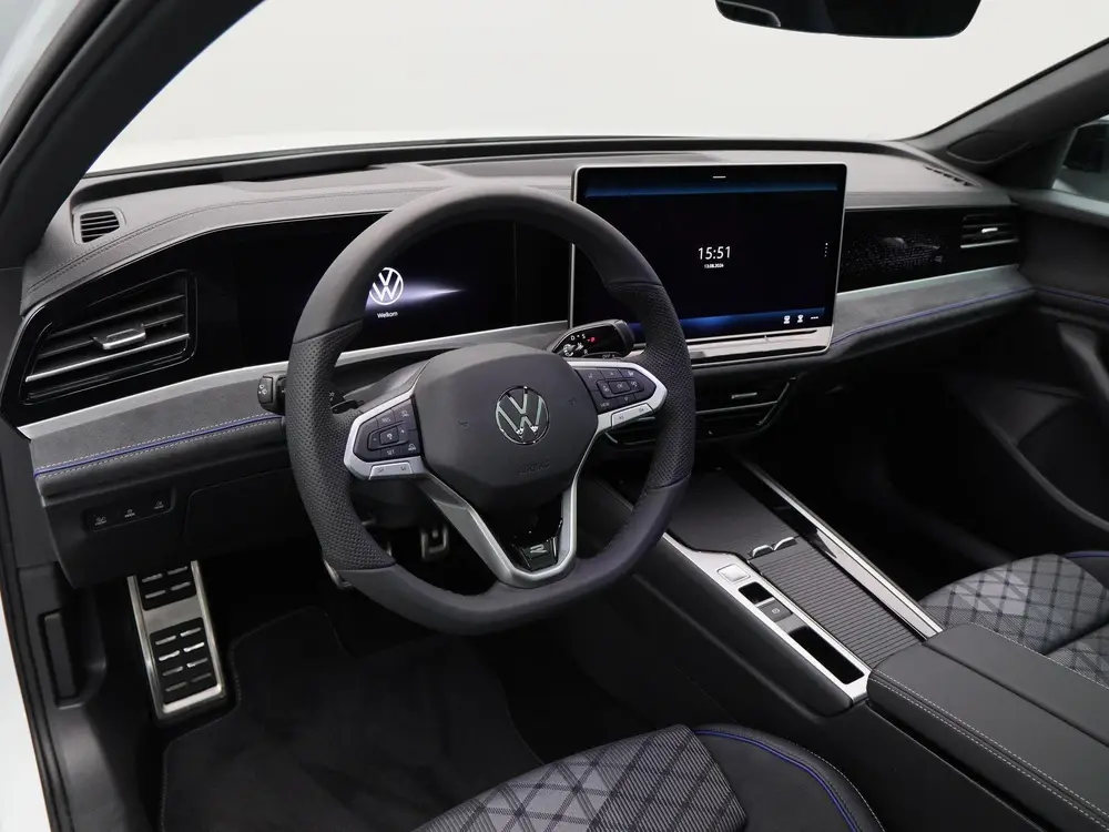 Volkswagen Passat Variant 1.5 eHybrid 272 Pk R-Line | Black uit 2026, foto 3
