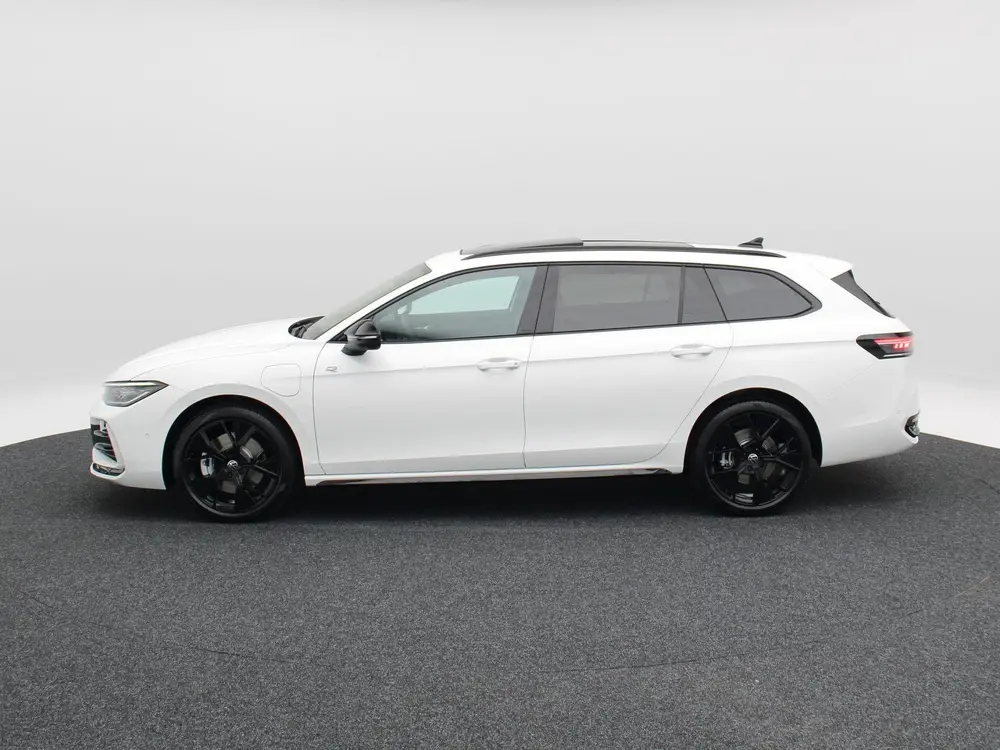 Volkswagen Passat Variant 1.5 eHybrid 272 Pk R-Line | Black uit 2026, foto 9