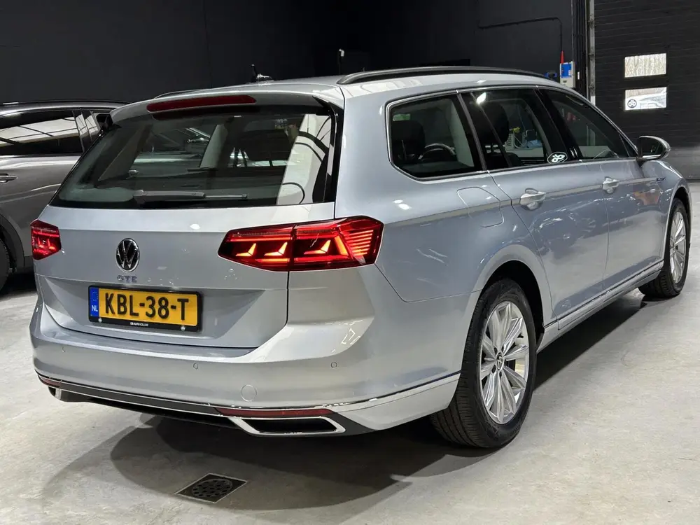 Volkswagen Passat Variant 1.4 TSI PHEV GTE Business I CAMERA uit 2023, foto 2