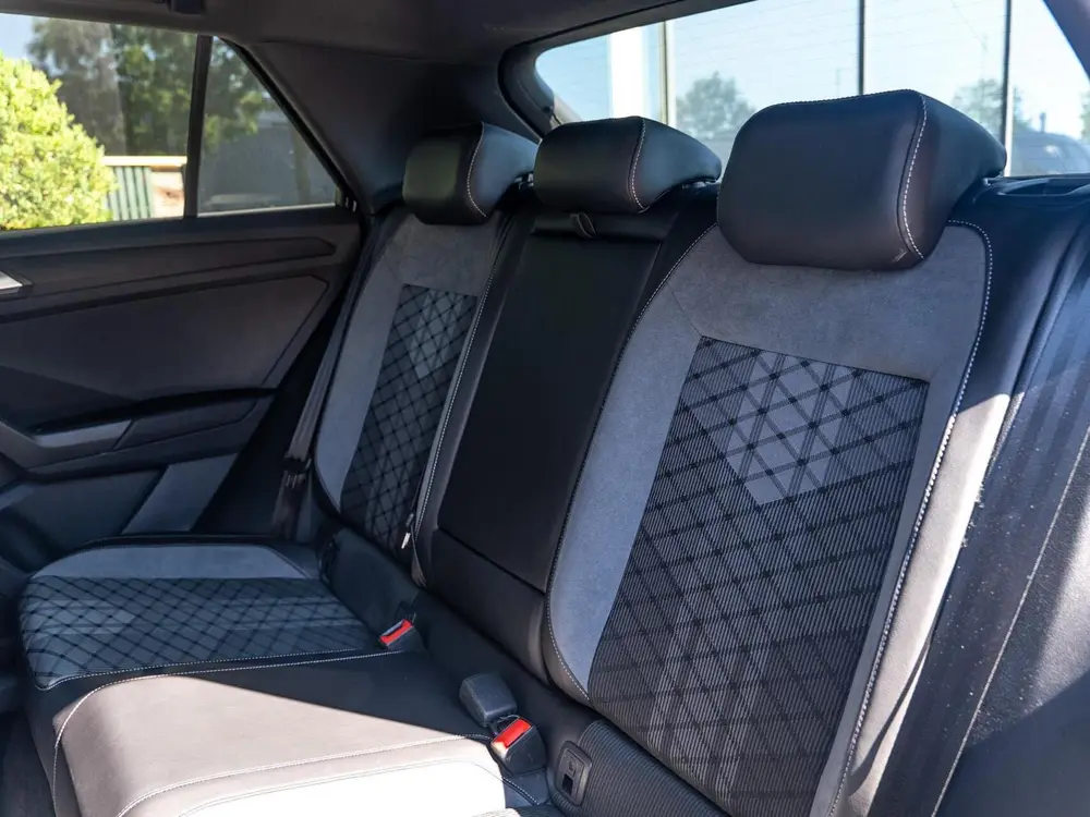 Volkswagen T-Roc 1.5 TSI R-Line|PANO|CAMERA|CC|19''|STOELVW uit 2025, foto 15