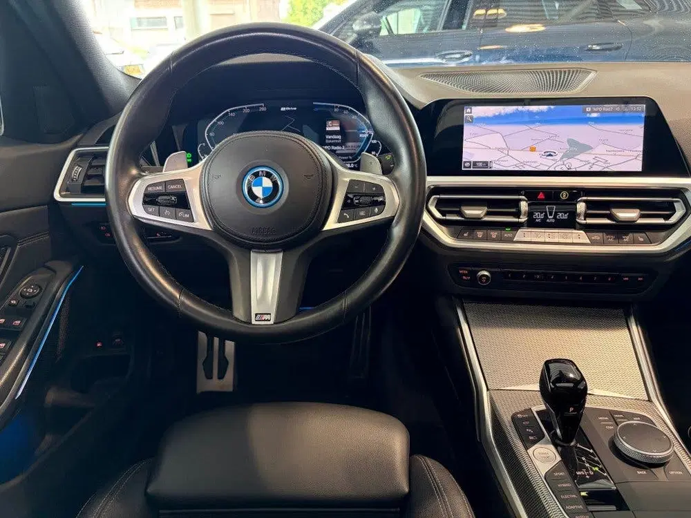 BMW 3-serie Touring 330e xDrive M Sport 50 Jahre Pano uit 2022, foto 18
