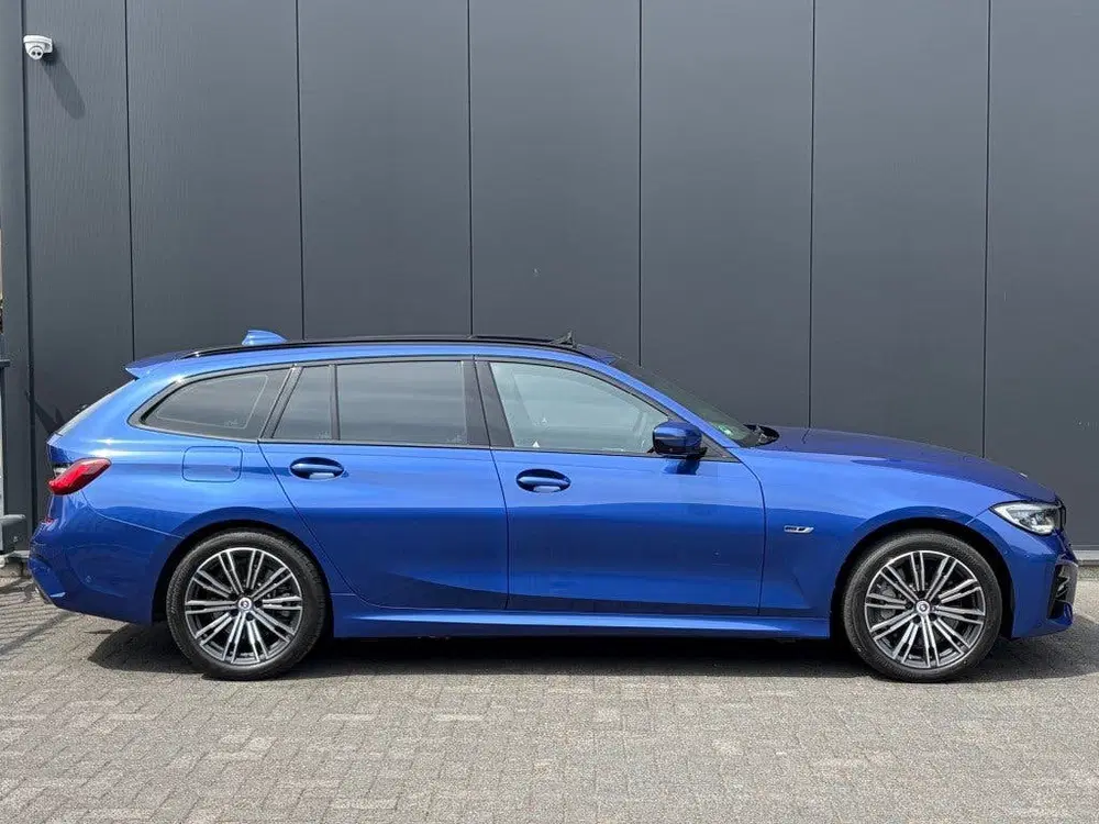BMW 3-serie Touring 330e xDrive M Sport 50 Jahre Pano uit 2022, foto 2