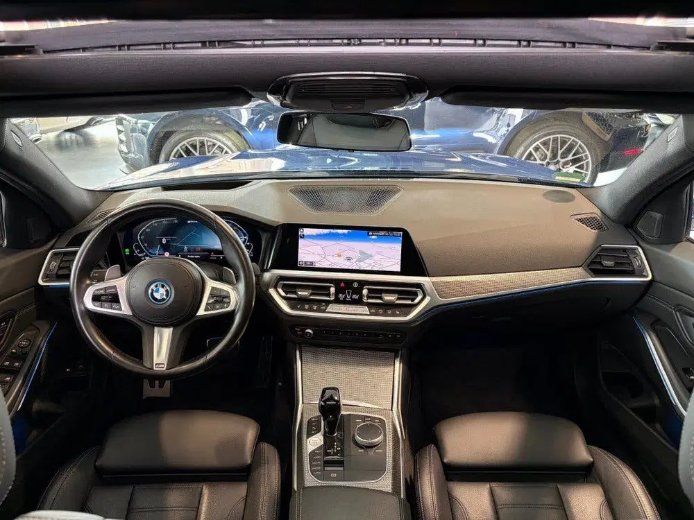 BMW 3-serie Touring 330e xDrive M Sport 50 Jahre Pano uit 2022, foto 6