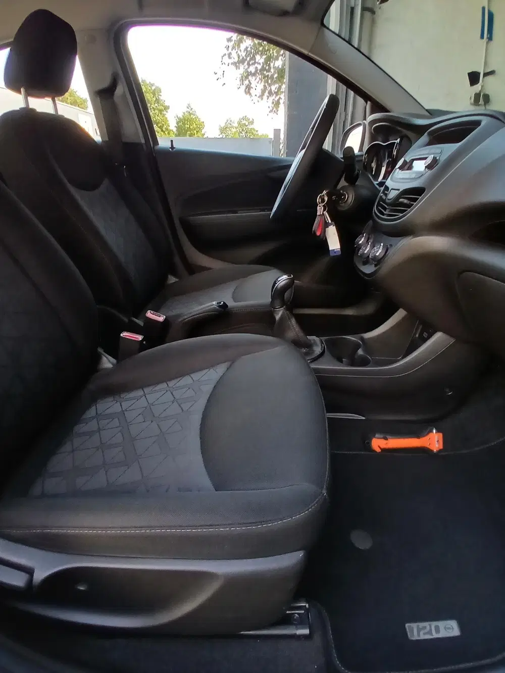 Opel Karl 1.0 ecoFLEX 120 Jaar Edition uit 2019, foto 16