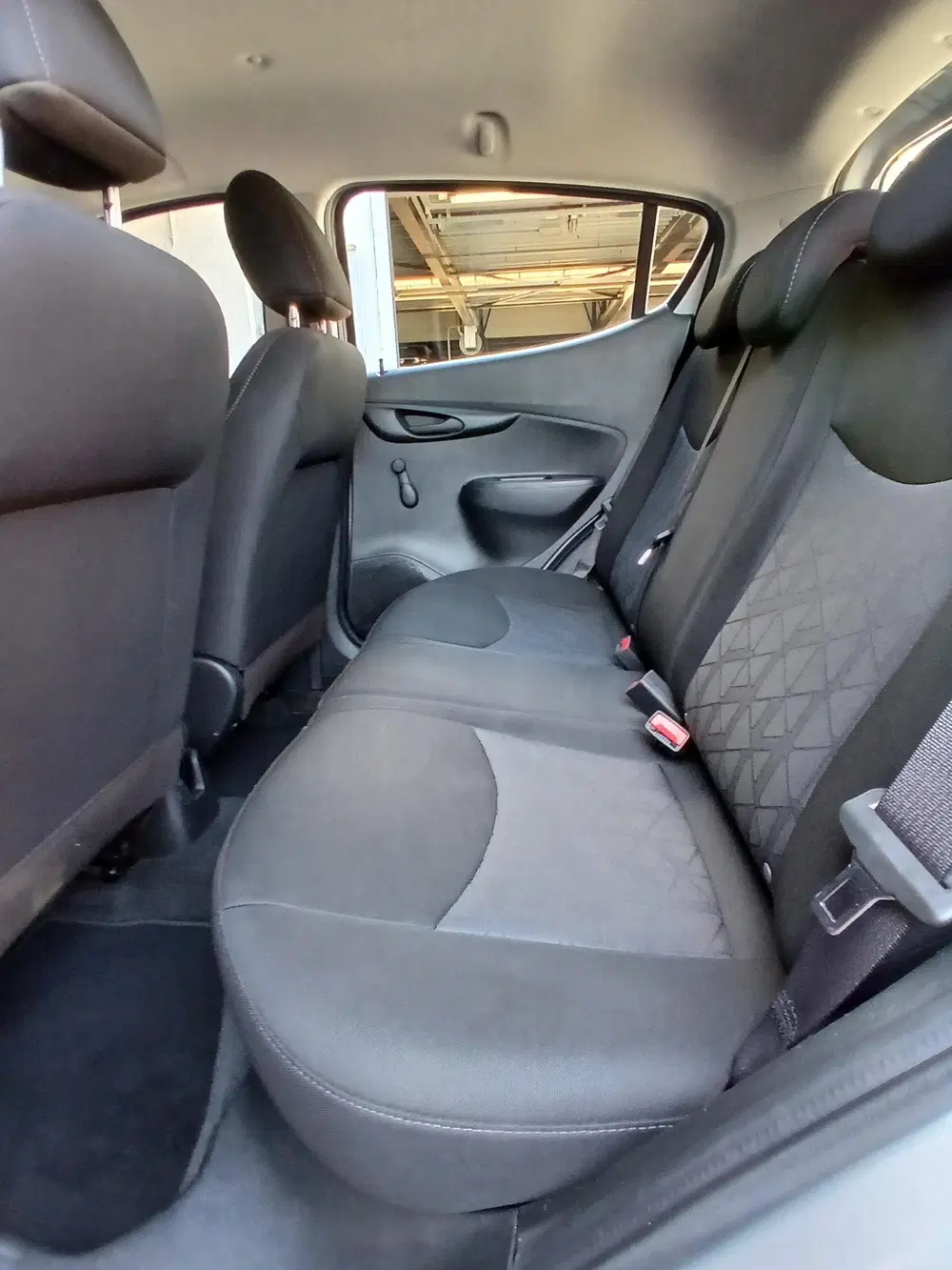 Opel Karl 1.0 ecoFLEX 120 Jaar Edition uit 2019, foto 17