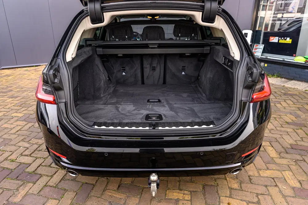 BMW 3-serie 318i High Executive uit 2025, foto 12