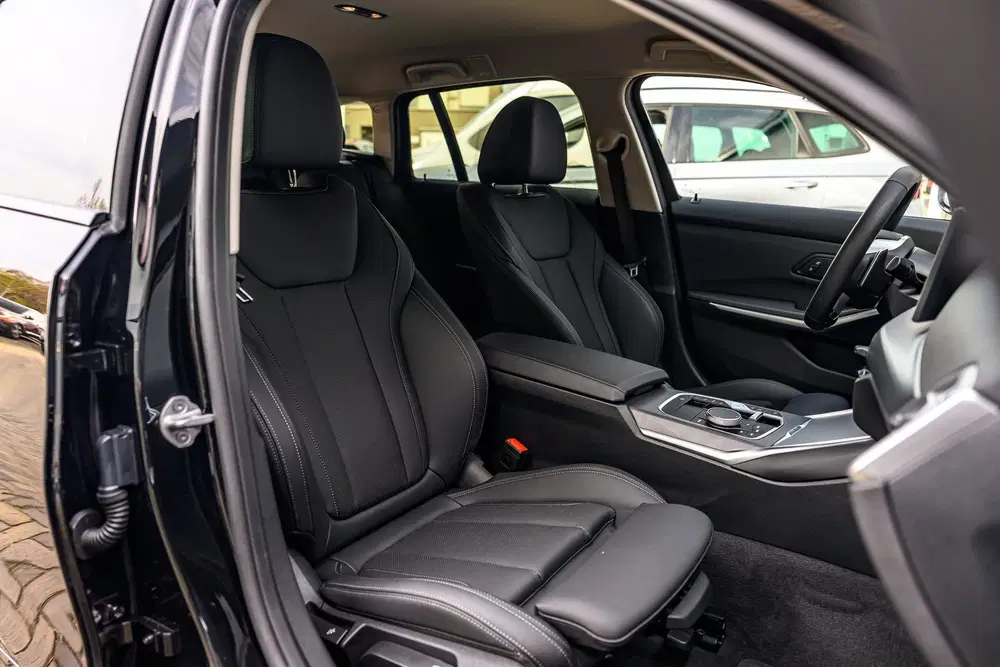 BMW 3-serie 318i High Executive uit 2025, foto 15