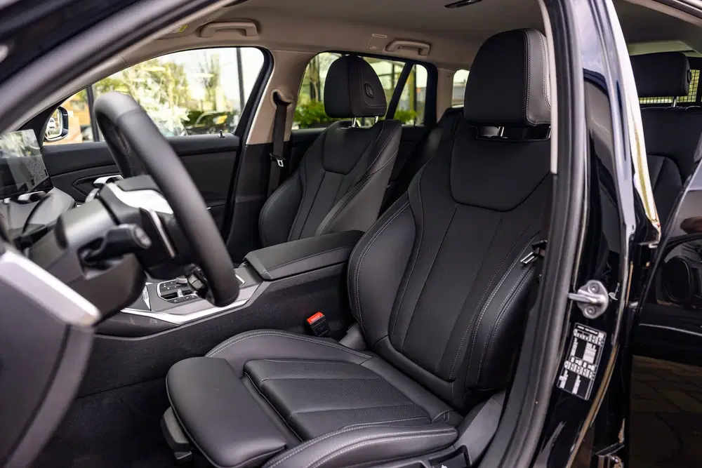 BMW 3-serie 318i High Executive uit 2025, foto 16