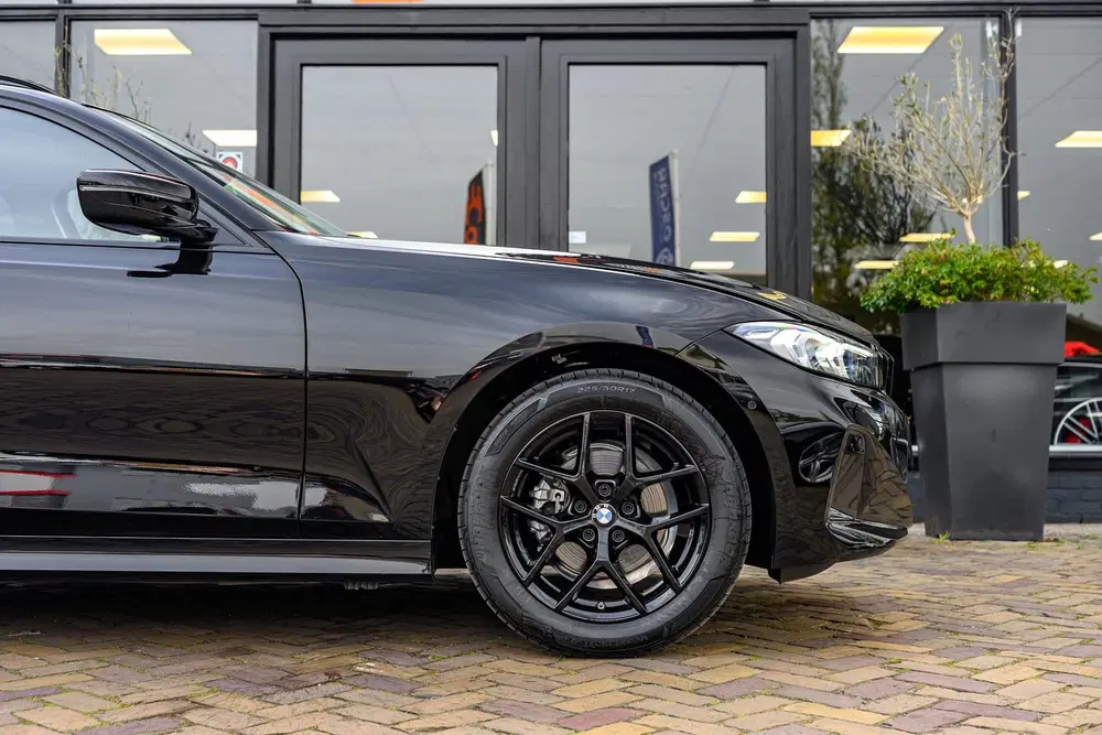 BMW 3-serie 318i High Executive uit 2025, foto 8