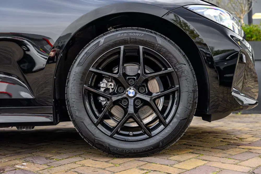 BMW 3-serie 318i High Executive uit 2025, foto 9