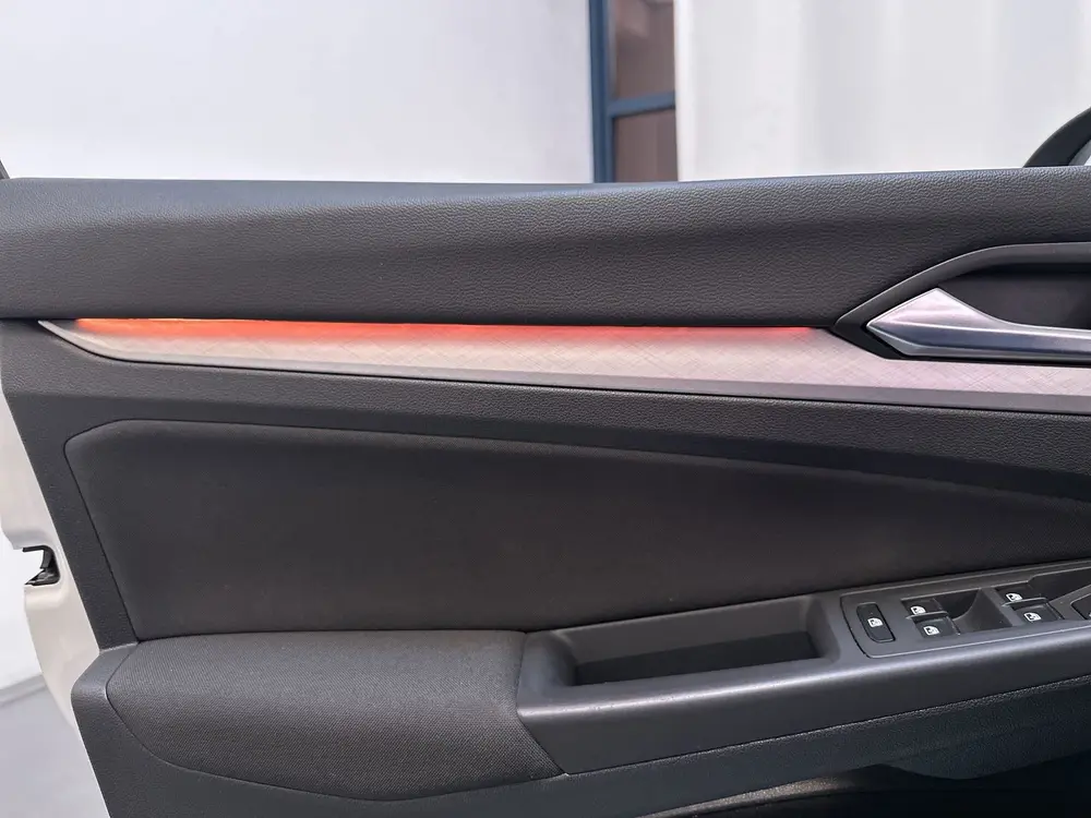 Volkswagen Golf 1.0 eTSI DSG Life Virtual Cockpit Sfeerverli uit 2021, foto 13