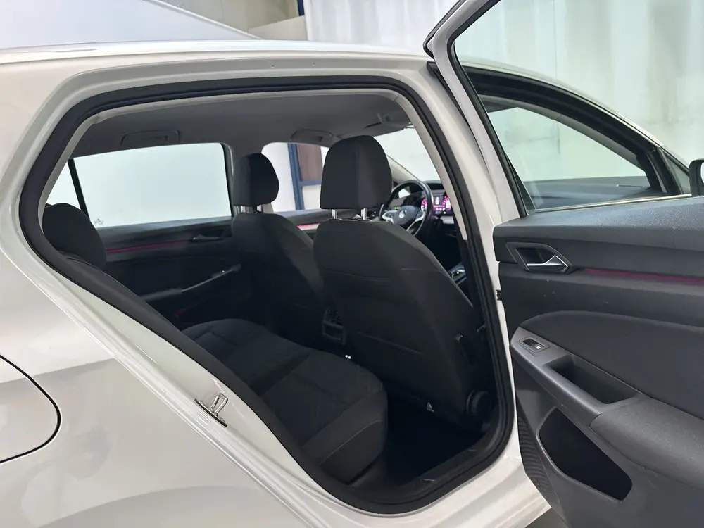 Volkswagen Golf 1.0 eTSI DSG Life Virtual Cockpit Sfeerverli uit 2021, foto 19