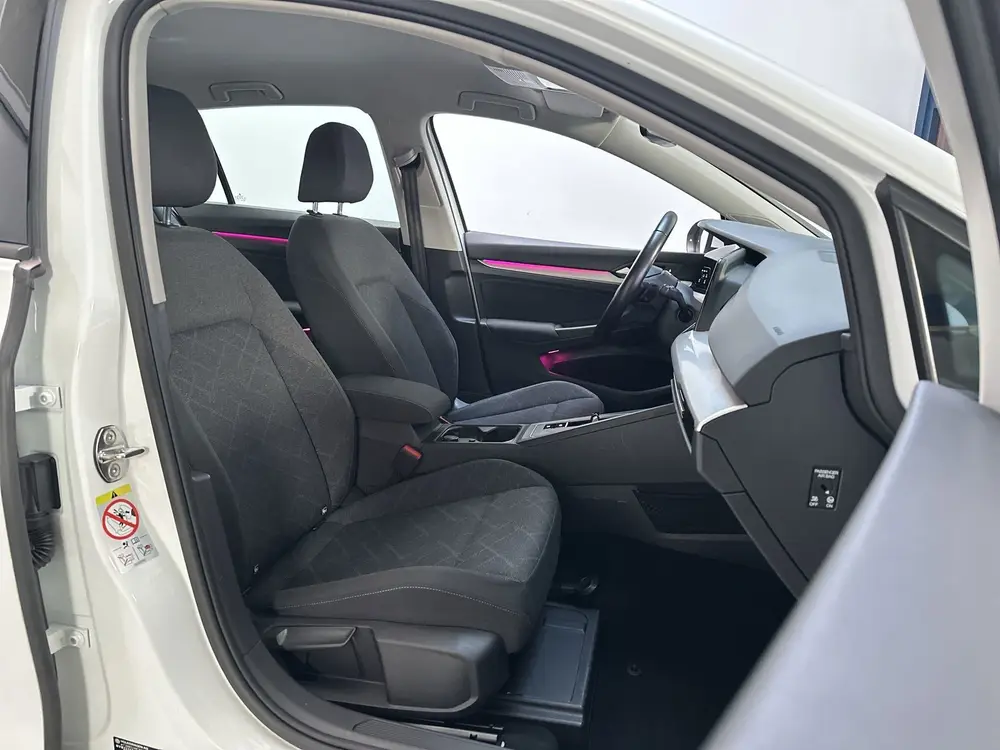 Volkswagen Golf 1.0 eTSI DSG Life Virtual Cockpit Sfeerverli uit 2021, foto 7