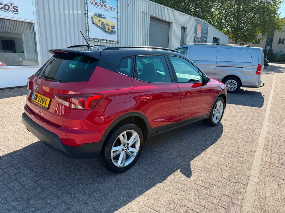 SEAT Arona 1.0 TSI Style Business Intense uit 2019, foto 2