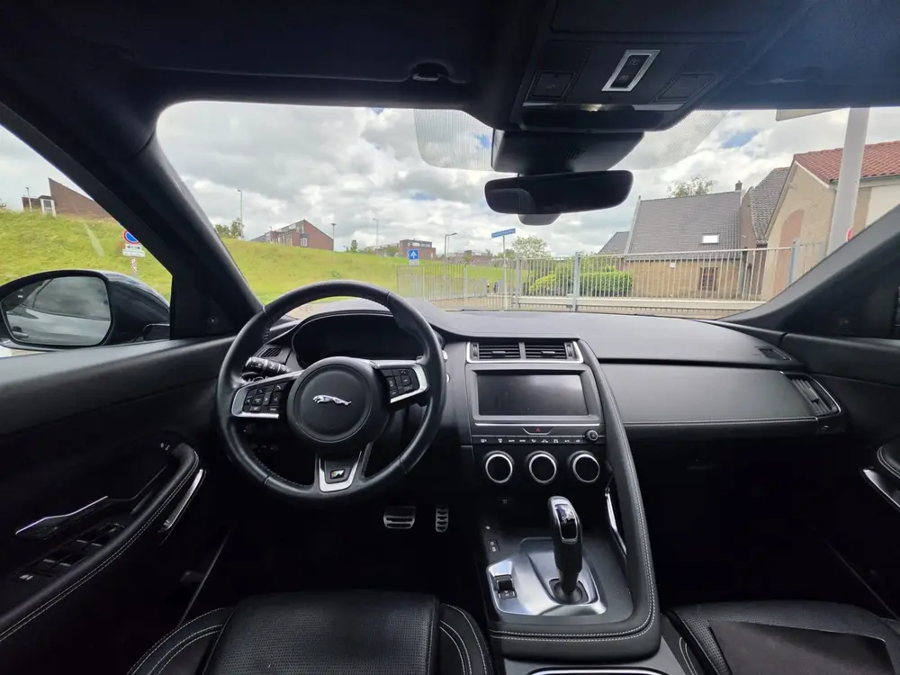 Jaguar E-Pace 2.0 P200 AWD R-Dynamic S uit 2020, foto 15