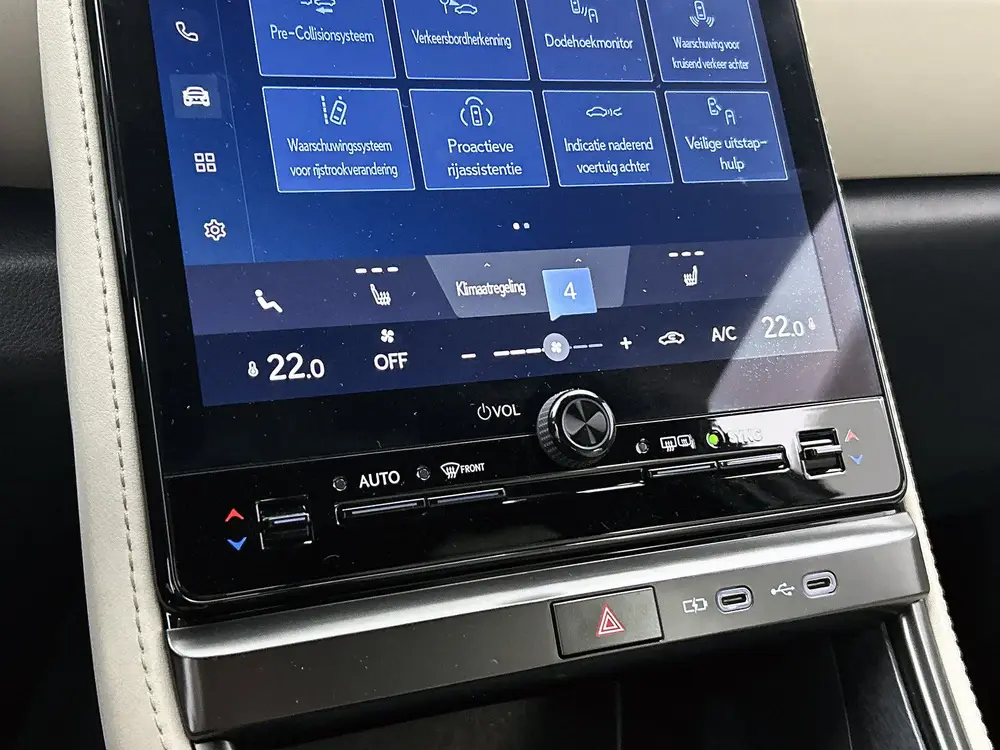 Lexus LBX Elegant 2WD uit 2024, foto 10