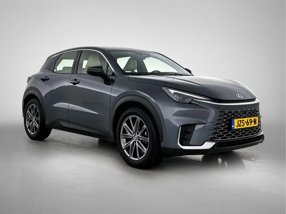 Lexus LBX Elegant 2WD uit 2024, foto 13