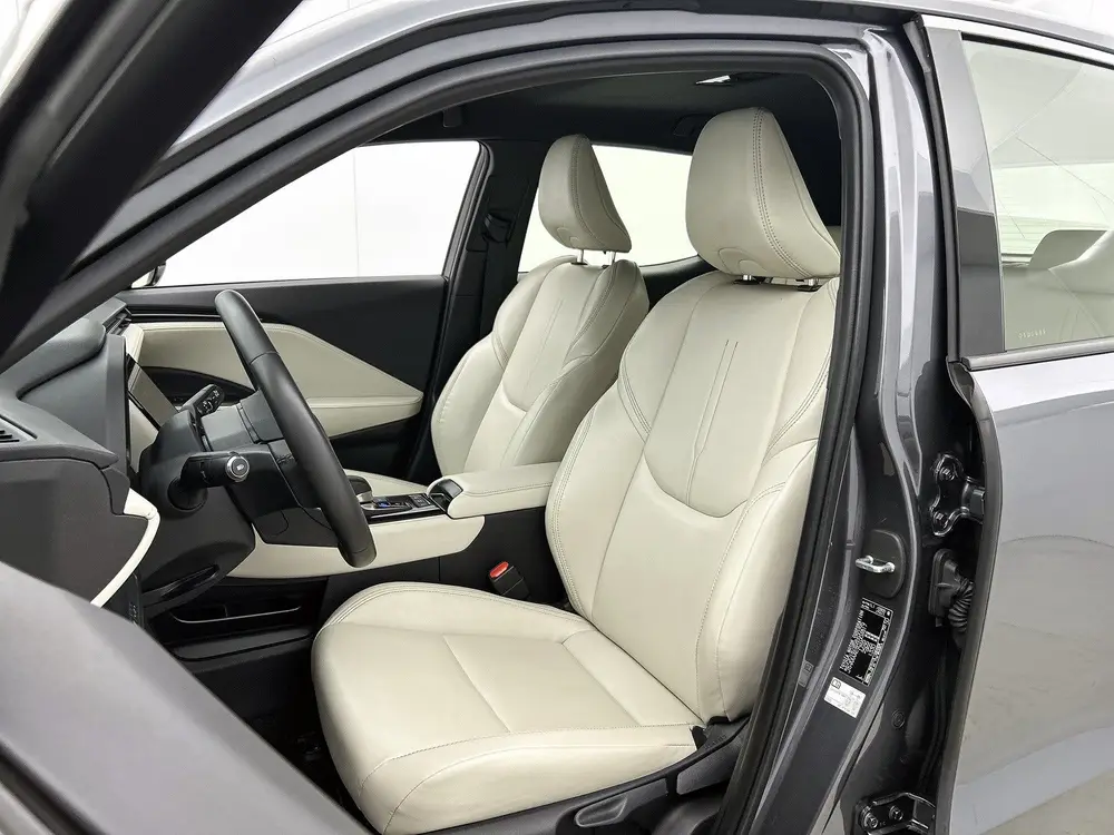 Lexus LBX Elegant 2WD uit 2024, foto 16