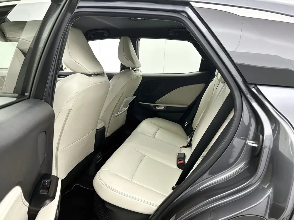 Lexus LBX Elegant 2WD uit 2024, foto 17