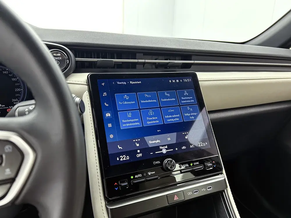 Lexus LBX Elegant 2WD uit 2024, foto 9