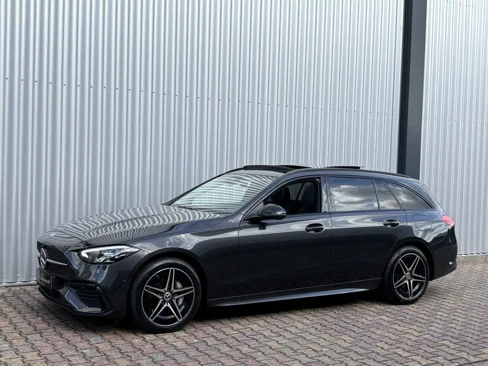 Mercedes-Benz C-Klasse 300 e AMG Line uit 2023, foto 2