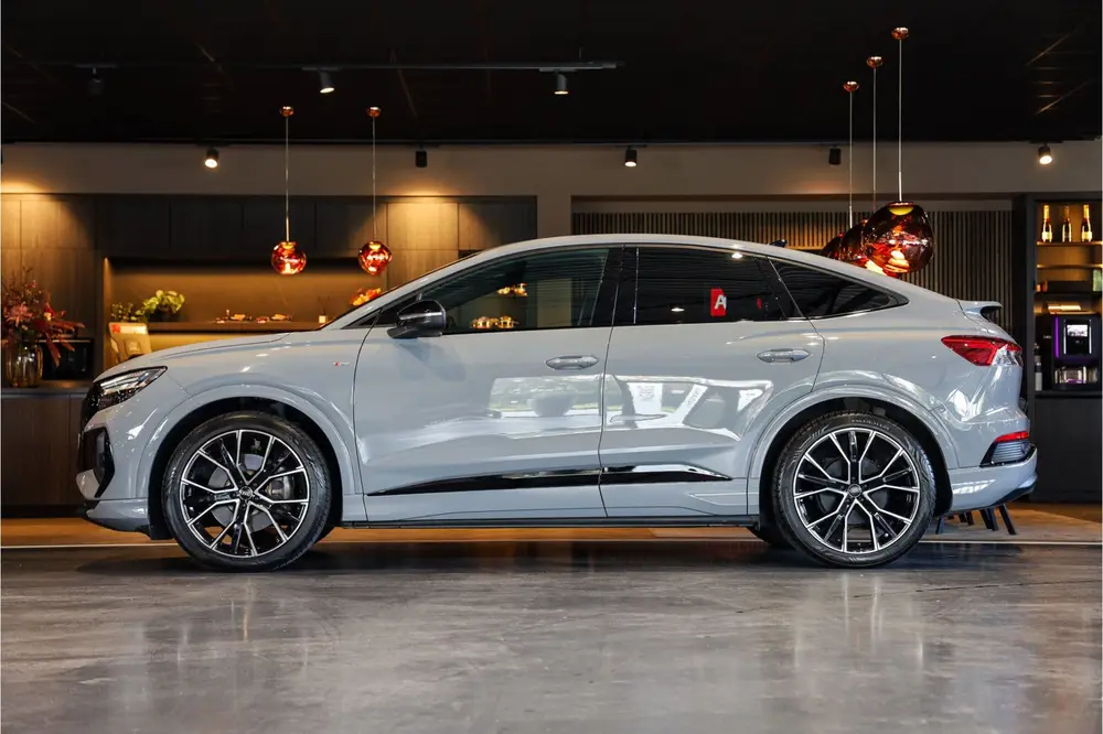 Audi Q4 e-tron 40 S Black edition 77 kWh Sportstoe uit 2022, foto 3