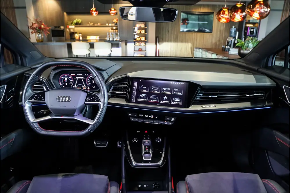 Audi Q4 e-tron 40 S Black edition 77 kWh Sportstoe uit 2022, foto 8