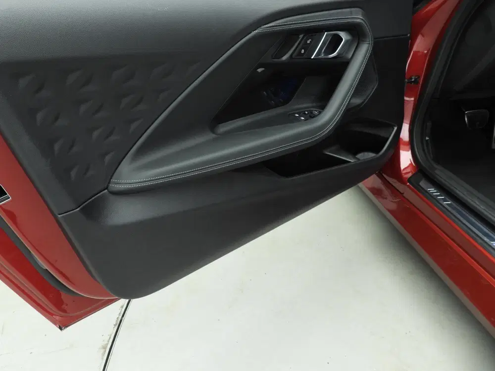 BMW 2-serie Coupé 230i uit 2025, foto 18