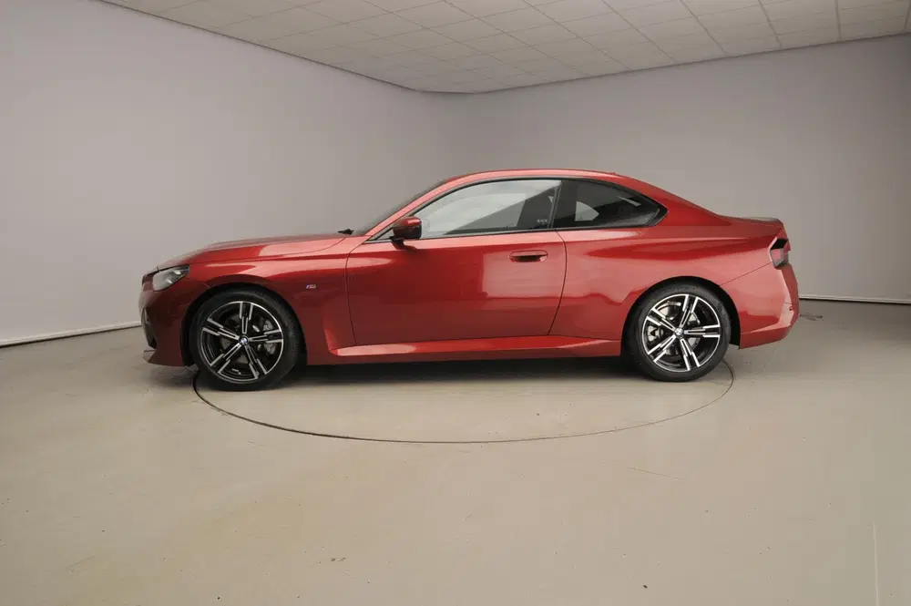 BMW 2-serie Coupé 230i uit 2025, foto 2